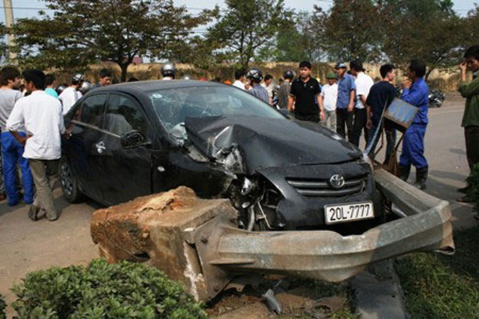 Vụ tai nạn đâm chết và làm bị thương hai thanh niên của chiếc ô tô mang biển tứ quý 7 ở Thái Nguyên là một ví dụ.